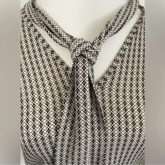 Adrianna Papell Tie Neck Blouse S Black Cream Geometric Flutter Sleeve NWT - Picture 11 of 14
